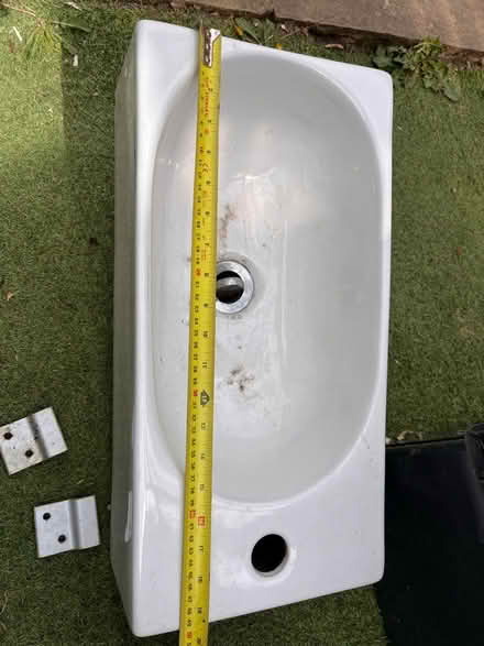 Photo of free Sink with fixings (Clifton CA10) #3