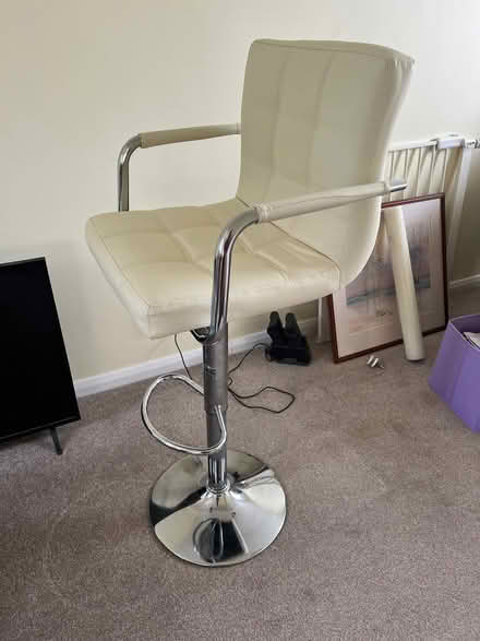 Photo of free Cream & Chrome Bar Stool (never used) (Knaphill GU21) #3