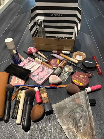 Photo of free Everything makeup (BD1) #1