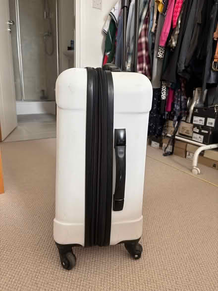 Photo of free IT wheeled suitcase with expander (Waddon CR0) #2