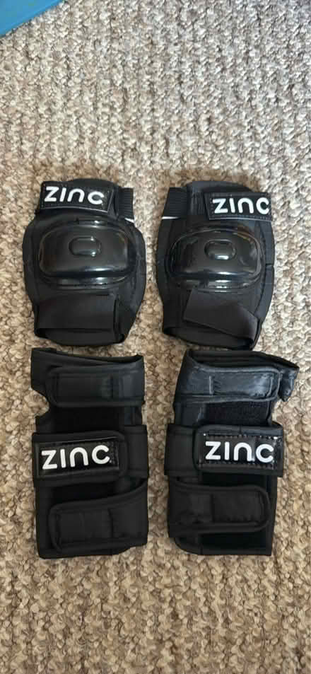 Photo of free Elbow & Wrist Guards - new/unused (Wokingham, RG40) #1