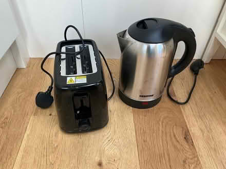 Photo of free Electric kettle and toaster (Harrogate HG1) #1