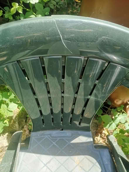 Photo of free x4 Plastic Chairs + Table (Wollaton NG8) #2