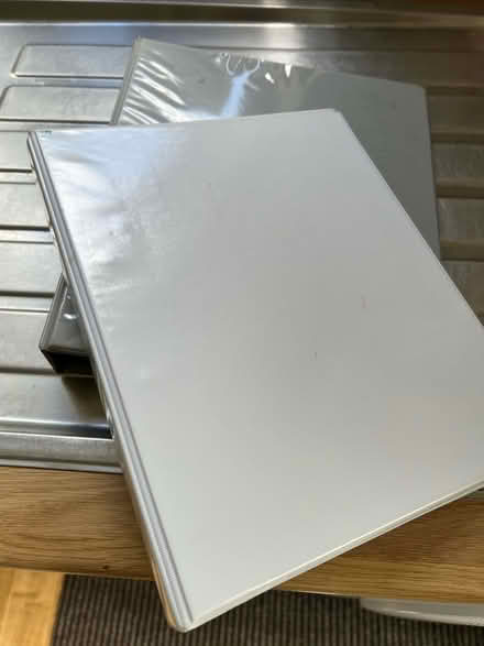 Photo of free Several ringbinders, A4 size, four-ring (Knotty Green HP9) #3