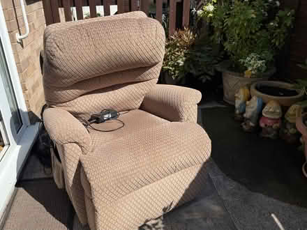 Photo of free Electric reclining chair. (Woodmancote GL11) #1