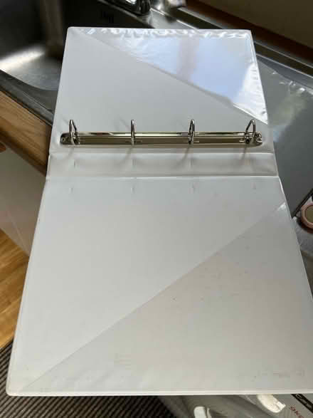 Photo of free Several ringbinders, A4 size, four-ring (Knotty Green HP9) #1