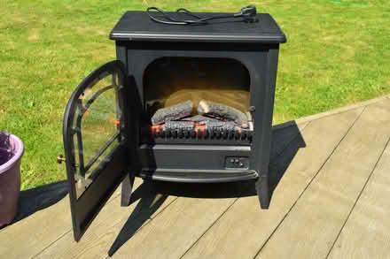 Photo of free Dimplex Club Optiflame Electric Stove (Frogmore GU17) #1