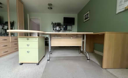 Photo of free Office desk (Bracknell RG12) #2
