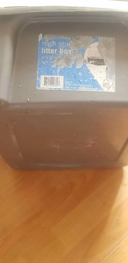 Photo of free High-rise medium size litter box (Fullwell cross) #3