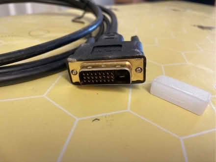 Photo of free 2 M monitor cable (Leegomery TF1) #1