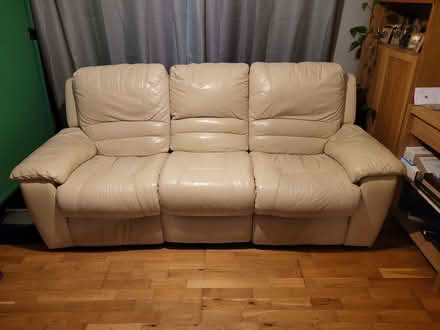 Photo of free Powered Recliner 3 Seater Cream Leather Sofa (Purbrook PO7) #4