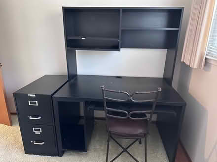 Photo of free Black desk (Downtown Menlo) #1