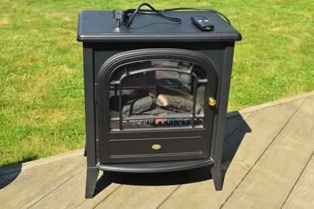 Photo of free Dimplex Club Optiflame Electric Stove (Frogmore GU17) #2