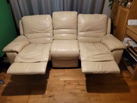 Photo of free Powered Recliner 3 Seater Cream Leather Sofa (Purbrook PO7) #2
