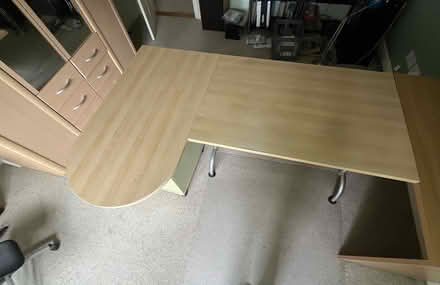 Photo of free Office desk (Bracknell RG12) #1