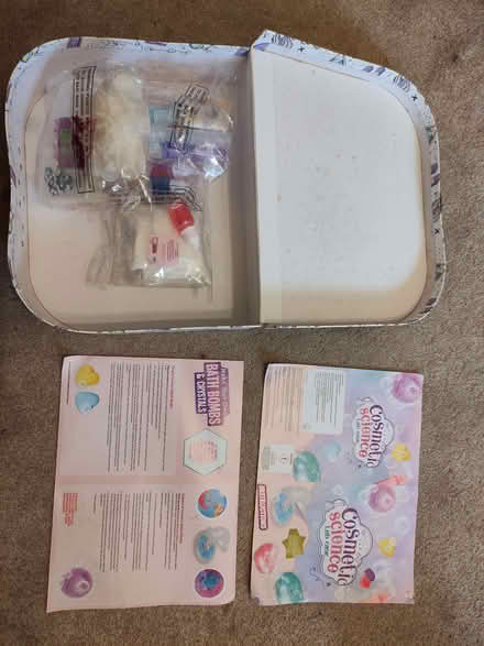 Photo of free "Cosmetic Science" lab case (Darby Green GU17) #1