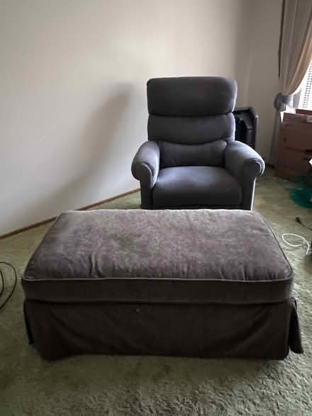 Photo of free Blue recliner, green ottoman (Downtown Menlo) #1