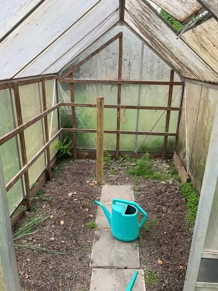 Photo of free 6ft x 8ft Polycarbonate Greenhouse (Pipe Aston SY8) #4