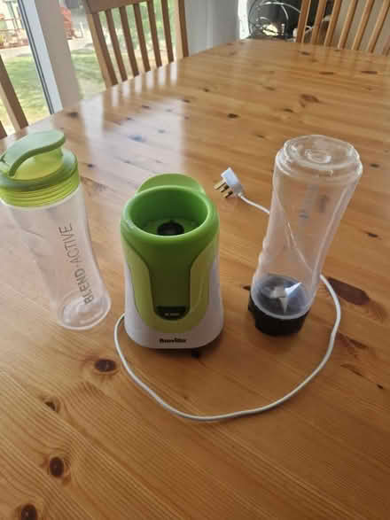 Photo of free Blender with 2 bottles (SE10) #1