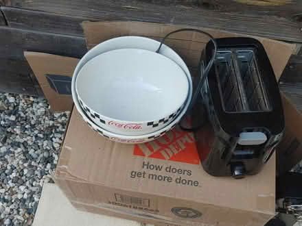 Photo of free Kitchen Items and a toy (Redwood CIty) #1