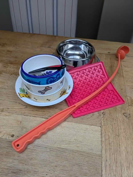Photo of free Dog/cat items (Tetbury GL8) #1