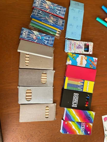 Photo of free colouring pencils and crayons (SE19) #1