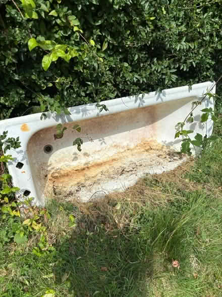 Photo of free Cast iron bath (Chessington KT9) #2