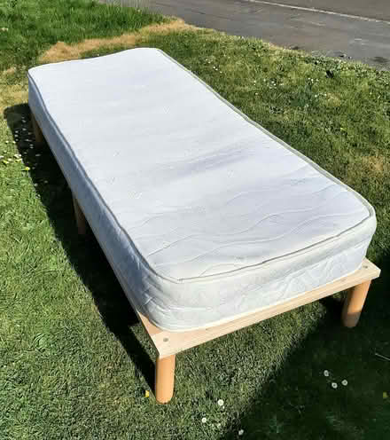 Photo of free Small-Single BED with MATTRESS (2ft6) (Calthorpe OX16) #2