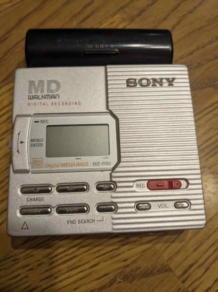Photo of free Sony Portable MiniDisc Recorder MZ-R90 (Emmer Green RG4) #1