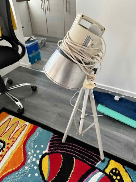 Photo of free Camera tripod plus Photographers lamp with big bulb (Abingdon-on-Thames OX14) #1