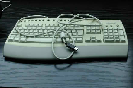 Photo of free Microsoft USB keyboard (Fetcham) #1