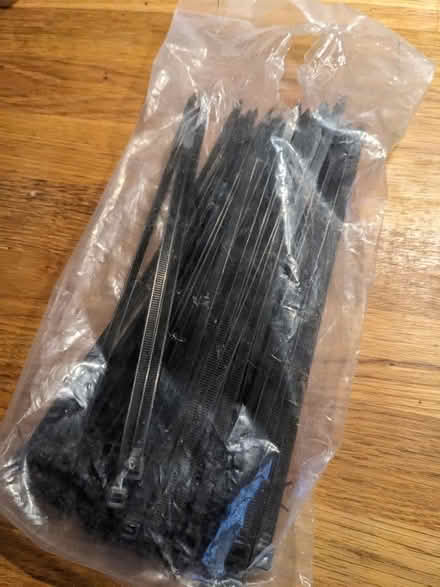 Photo of free Bunch of black zip ties (Port Sunlight CH62) #1