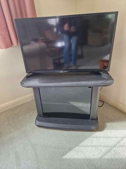 Photo of free 2 x tvs (Godstone) #2