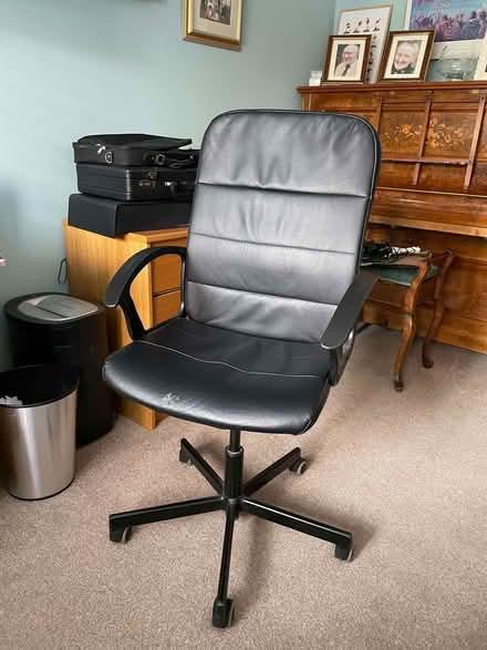 Photo of free office chair (Woking GU22) #1