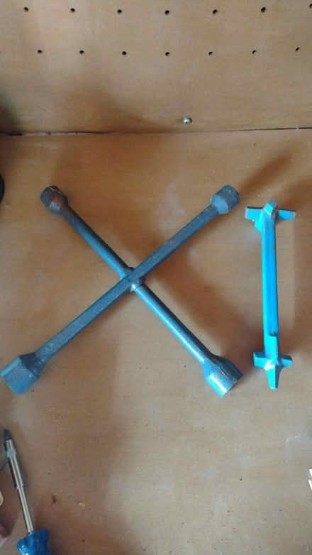 Photo of free Car wheel brace (Havant PO9) #1