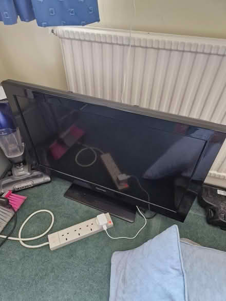 Photo of free 2 x tvs (Godstone) #3