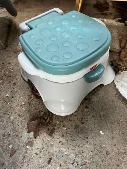 Photo of free 3 in 1 potty (AL10 9SA) #1