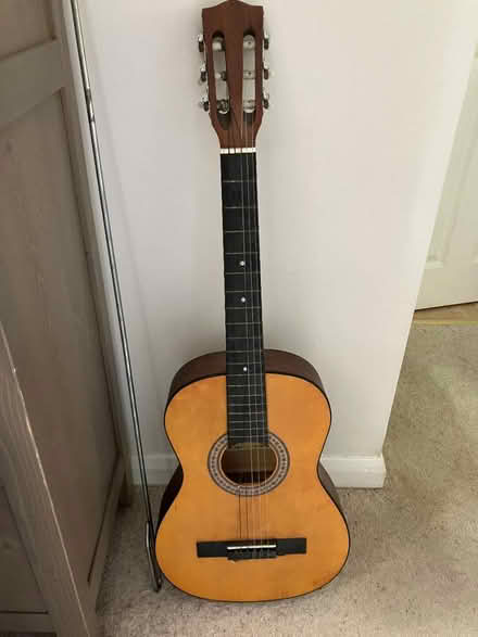 Photo of free Beginners guitar (Coulsdon CR5) #1