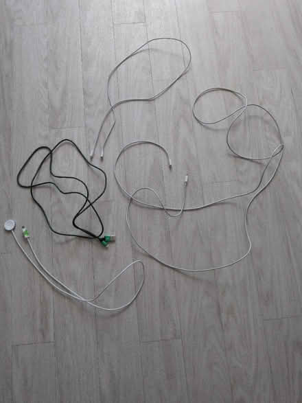 Photo of free iPhone and watch charger leads (KT11 3DE) #1