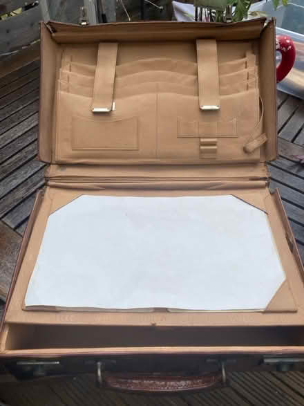 Photo of free Vintage case (Hampton TW12) #4