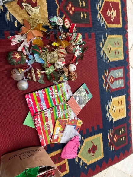 Photo of free Holiday gift wrapping (Northeast) #1