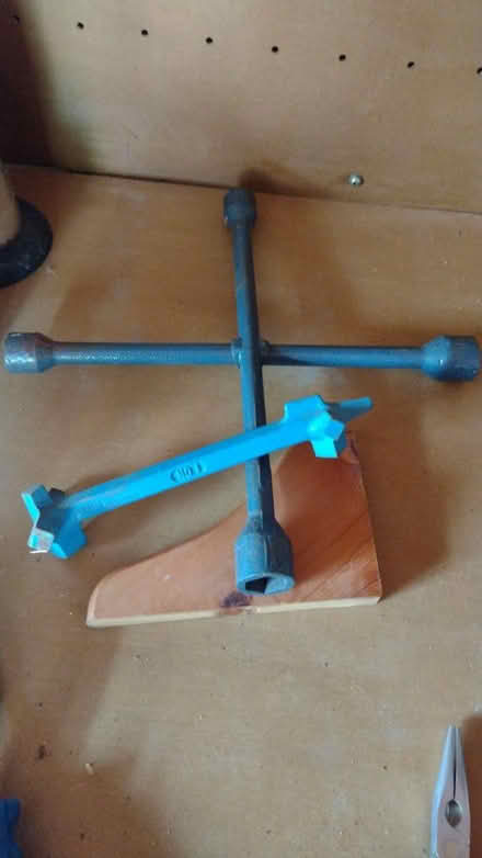Photo of free Car wheel brace (Havant PO9) #2