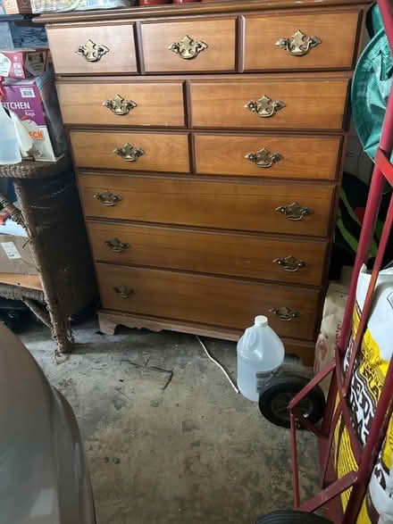 Photo of free Bureau (Trumbull) #1