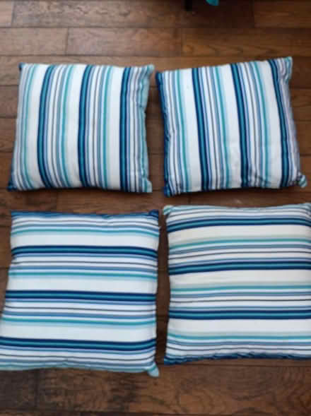 Photo of free 4 cushions to 40 cm x 40 cm (RG4) #1