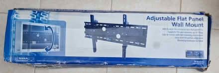 Photo of free tv adjustable flat panel wall mount (Neithrop OX16) #1