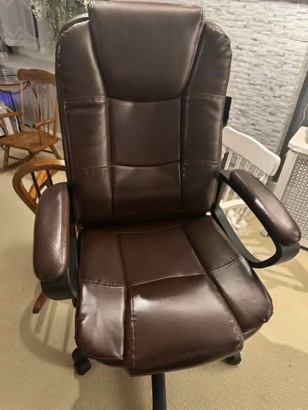 Photo of free Desk chair (Burchfield Avenue on side walk) #1