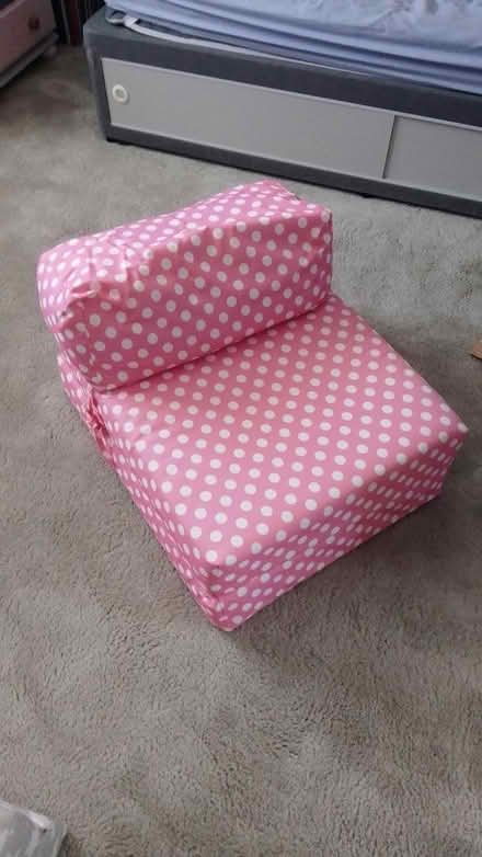 Photo of free BR5 - pink foam chair/bed (St Mary Cray, BR5) #2