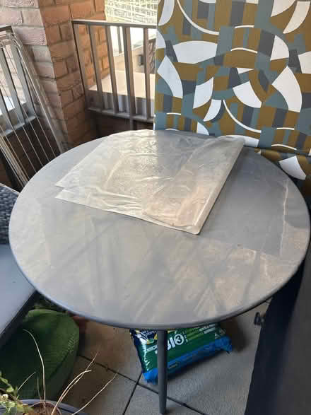Photo of free outdoor table (n80es) #1