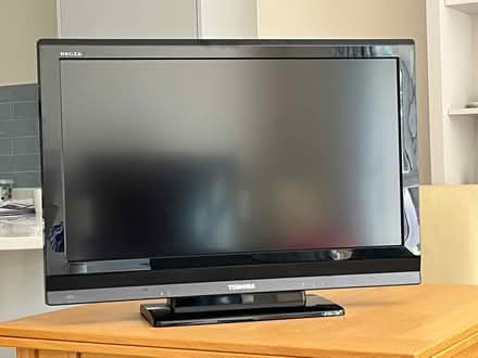 Photo of free 32" Toshiba Regza Colour TV (Chiswick W4) #1