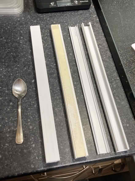 Photo of free Cable Trunking - 3 pieces white plastic cable trunking (Bilton CV22) #1